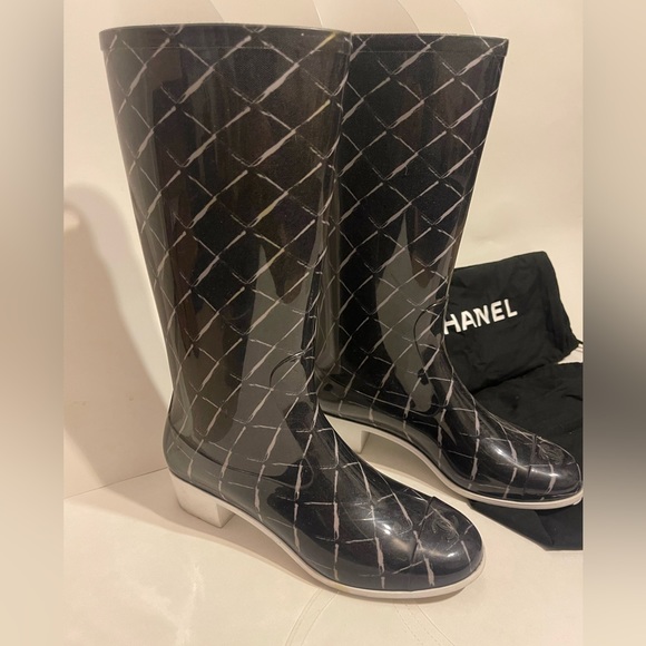 Chanel Black & White Quilted Rubber Boot Size 37 - Picture 5 of 12